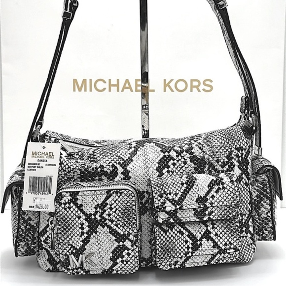 MICHAEL KORS Dakota Md Snake Embossed Leather Pocket Shoulder Bag
ALUMINUM
NWT